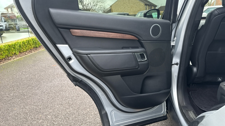 Land Rover Discovery 3.0 SDV6 HSE Luxury 5dr Auto Diesel Station Wagon